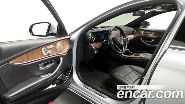 Mercedes-Benz E-Class E300e 4MATIC Exclusive