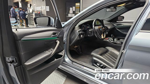 BMW 5-Series 520d M Sport package