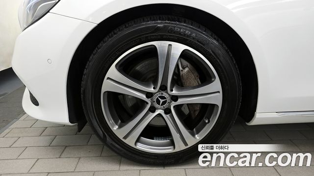 Mercedes-Benz E-Class E300 AV Intelligent Drive