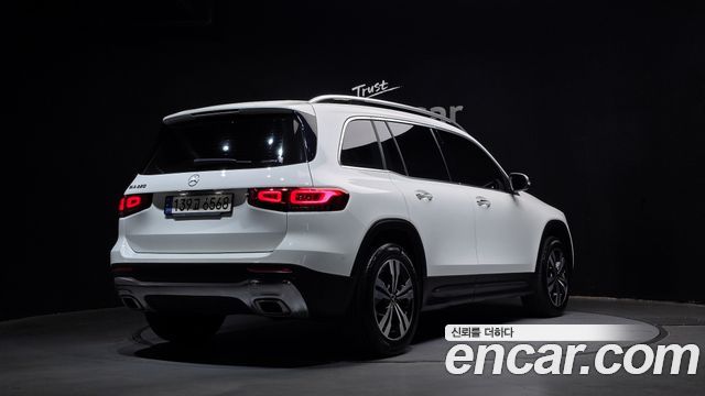 Mercedes-Benz GLB-Class GLB220