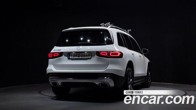 Mercedes-Benz GLB-Class GLB220
