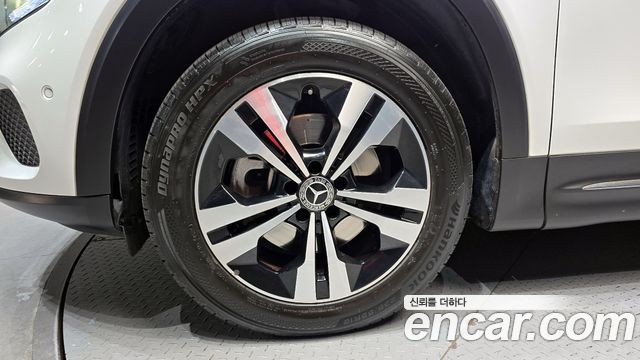 Mercedes-Benz GLB-Class GLB220