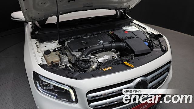 Mercedes-Benz GLB-Class GLB220