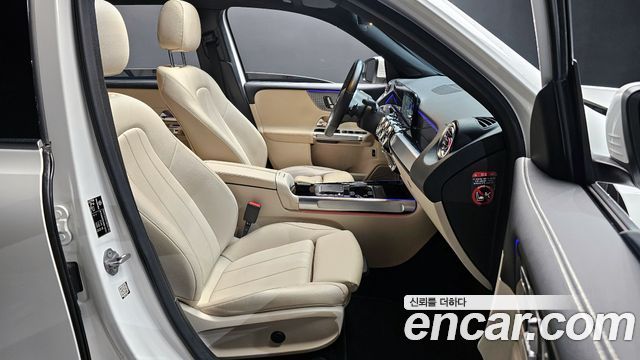 Mercedes-Benz GLB-Class GLB220