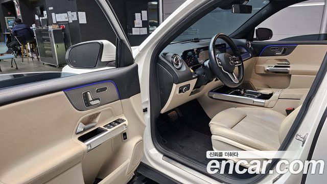Mercedes-Benz GLB-Class GLB220