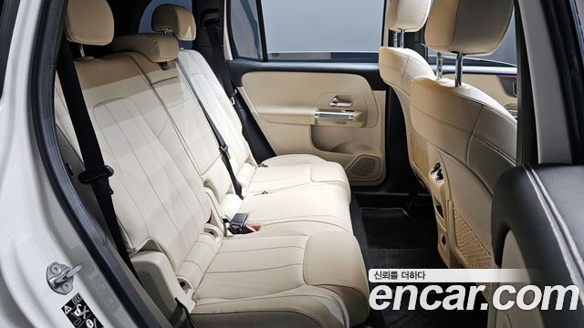 Mercedes-Benz GLB-Class GLB220