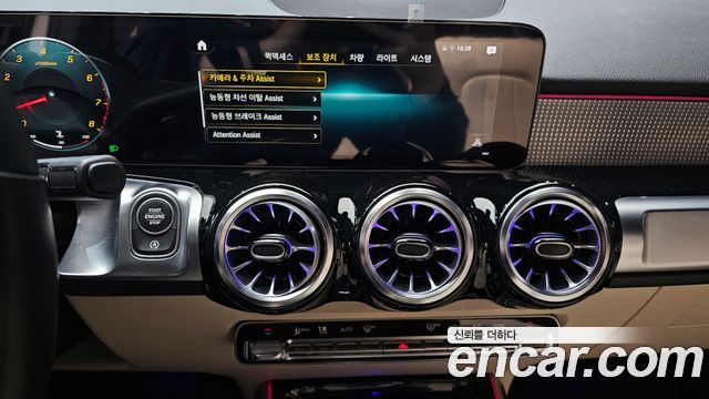 Mercedes-Benz GLB-Class GLB220