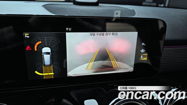 Mercedes-Benz GLB-Class GLB220