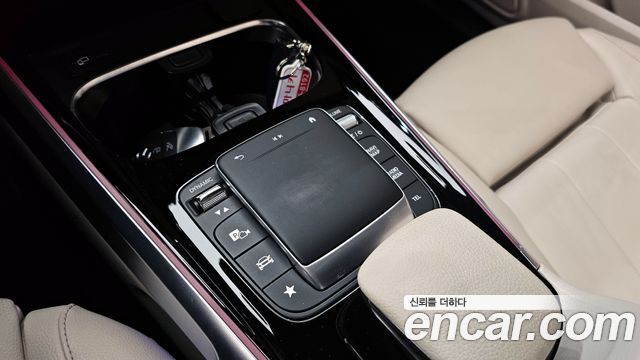 Mercedes-Benz GLB-Class GLB220