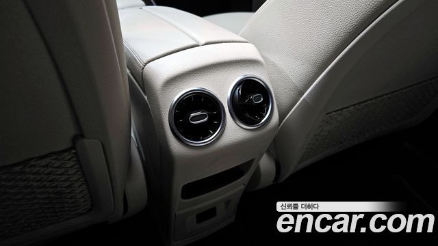 Mercedes-Benz GLB-Class GLB220