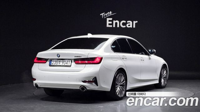 BMW 3-Series 320i Luxury