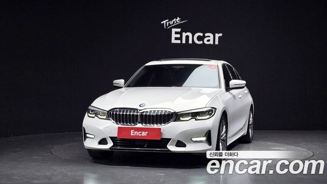 BMW 3-Series 320i Luxury