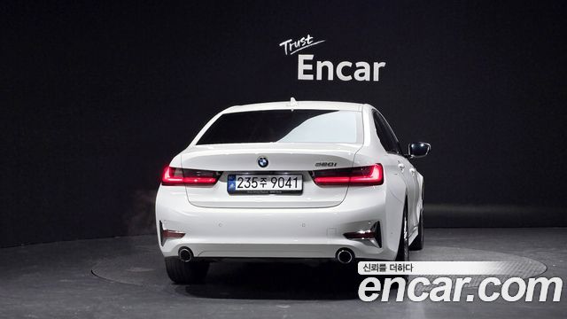 BMW 3-Series 320i Luxury