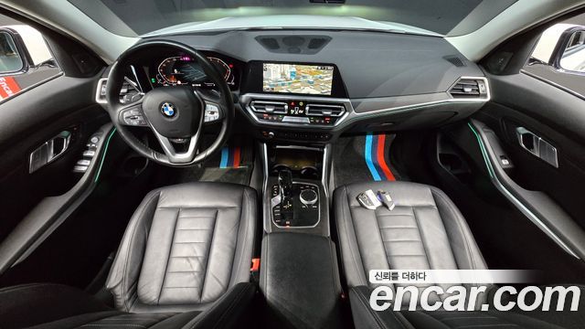 BMW 3-Series 320i Luxury