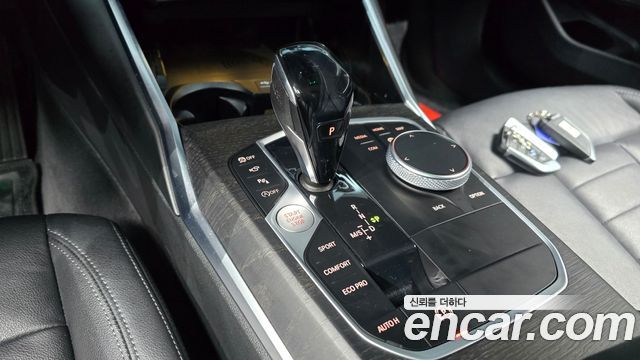 BMW 3-Series 320i Luxury