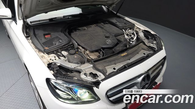 Mercedes-Benz E-Class E220d 4MATIC Avantgarde