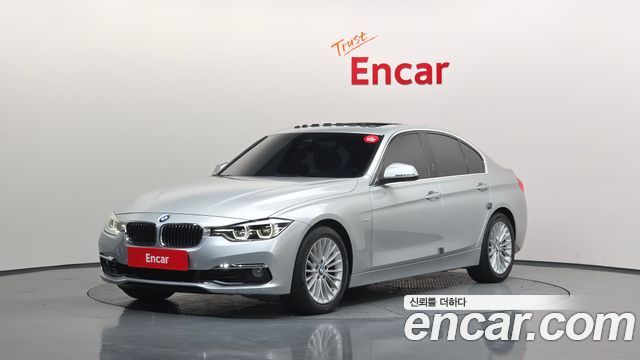 BMW 3-Series 320i Luxury