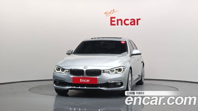 BMW 3-Series 320i Luxury