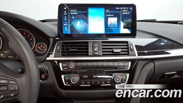 BMW 3-Series 320i Luxury