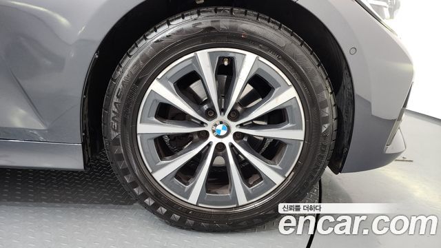 BMW 3-Series 320i