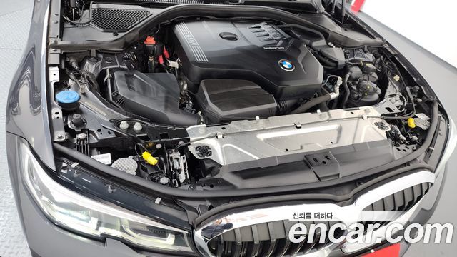 BMW 3-Series 320i