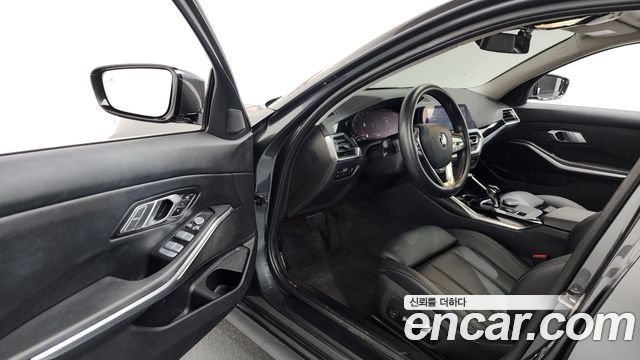 BMW 3-Series 320i