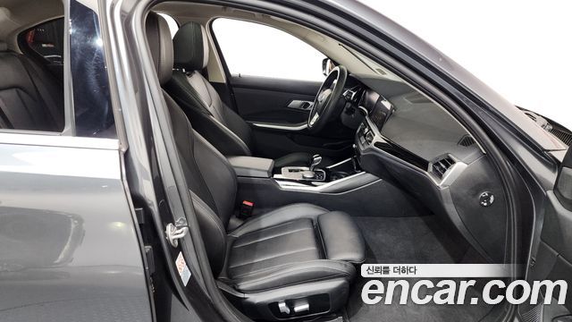 BMW 3-Series 320i