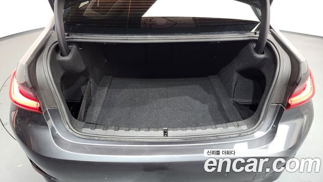 BMW 3-Series 320i