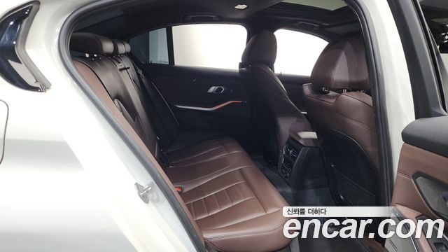 BMW 3-Series 330e M Sport