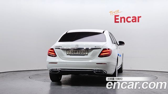 Mercedes-Benz E-Class E220d 4MATIC Avantgarde