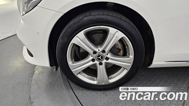 Mercedes-Benz E-Class E220d 4MATIC Avantgarde