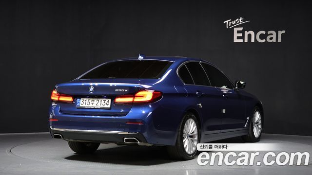 BMW 5-Series 530e Luxury