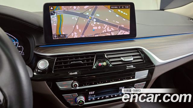 BMW 5-Series 530e Luxury