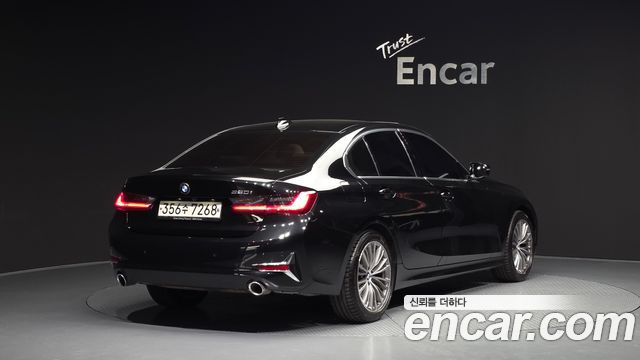 BMW 3-Series 320i Luxury
