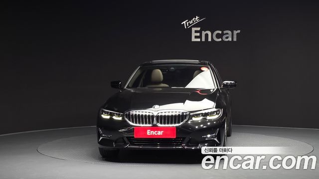 BMW 3-Series 320i Luxury