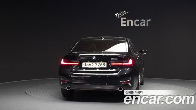 BMW 3-Series 320i Luxury
