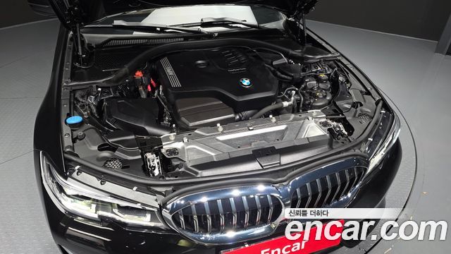 BMW 3-Series 320i Luxury