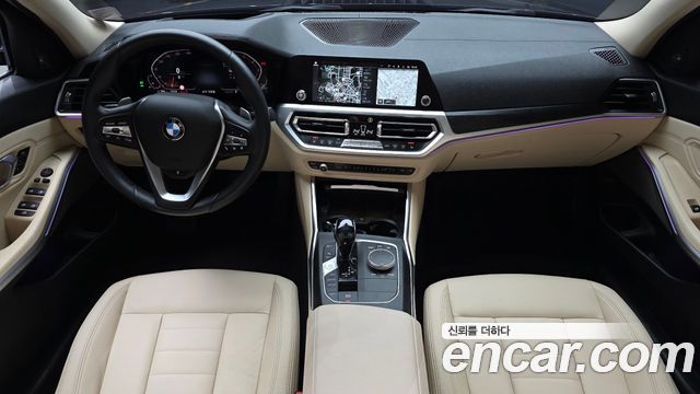 BMW 3-Series 320i Luxury