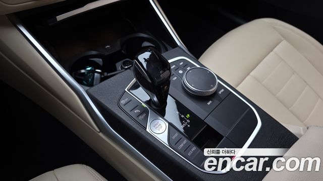 BMW 3-Series 320i Luxury