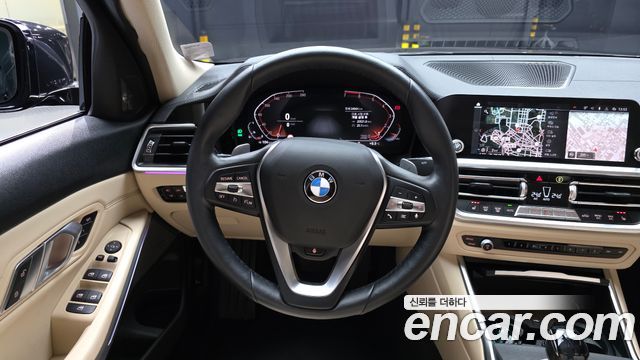 BMW 3-Series 320i Luxury