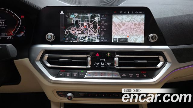 BMW 3-Series 320i Luxury