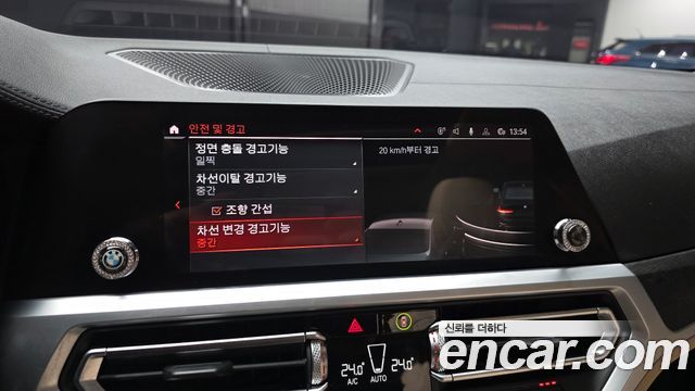 BMW 3-Series 320i Luxury