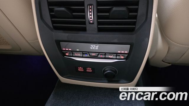 BMW 3-Series 320i Luxury