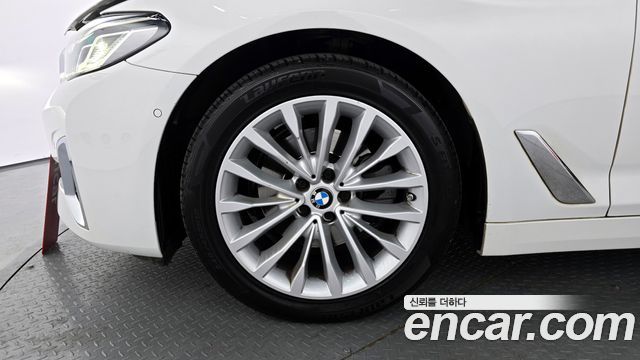 BMW 5-Series 520i Luxury