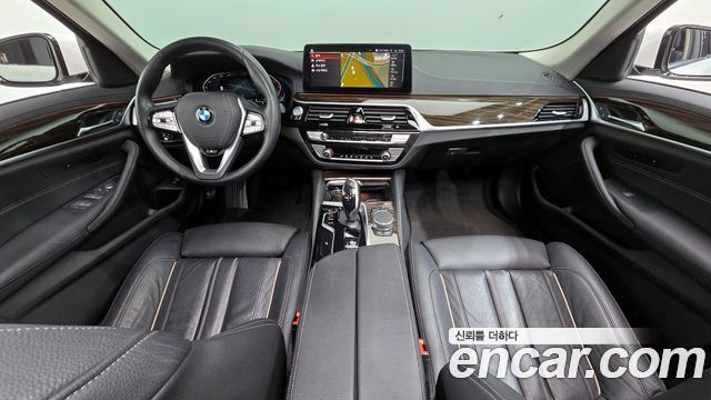 BMW 5-Series 520i Luxury