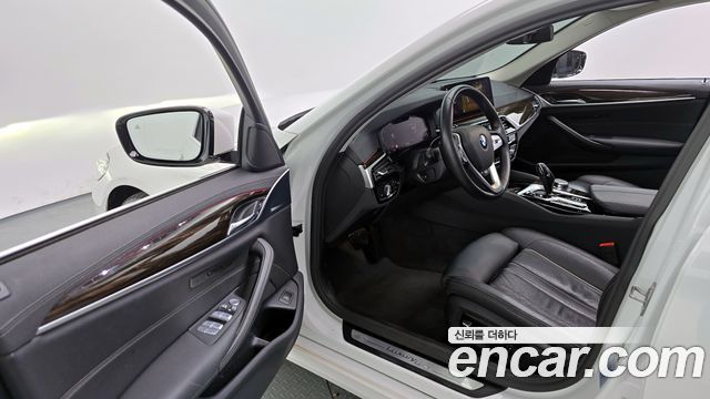 BMW 5-Series 520i Luxury
