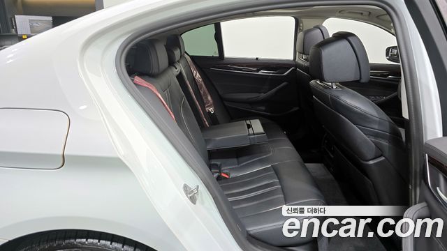 BMW 5-Series 520i Luxury