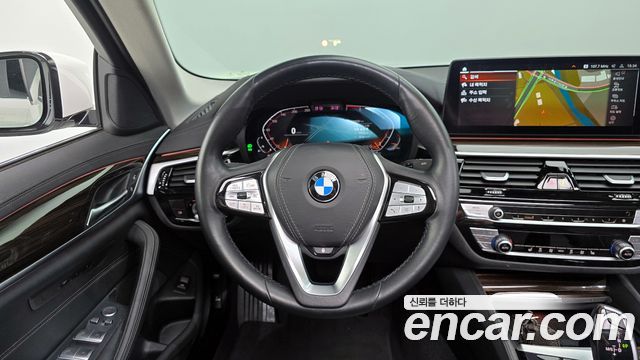 BMW 5-Series 520i Luxury