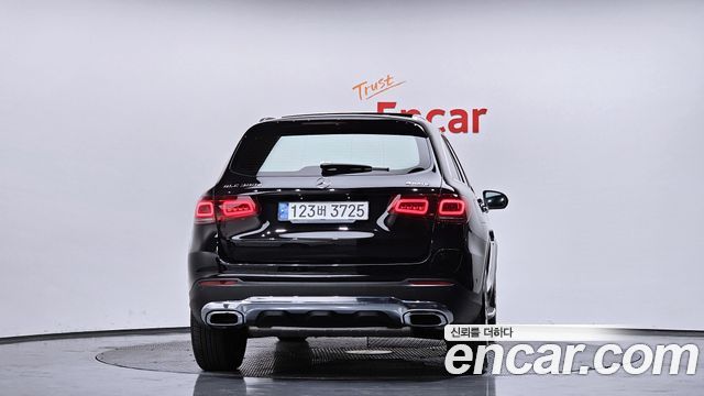 Mercedes-Benz GLC-Class GLC300e 4MATIC