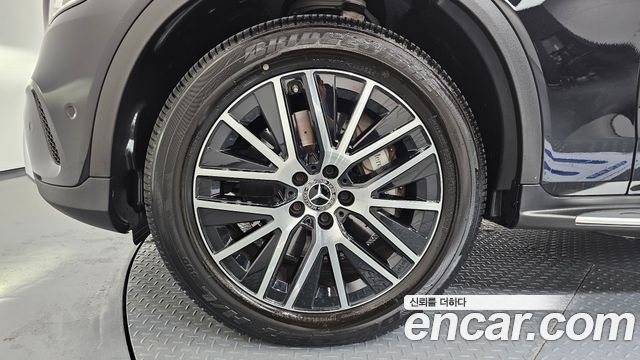 Mercedes-Benz GLC-Class GLC300e 4MATIC